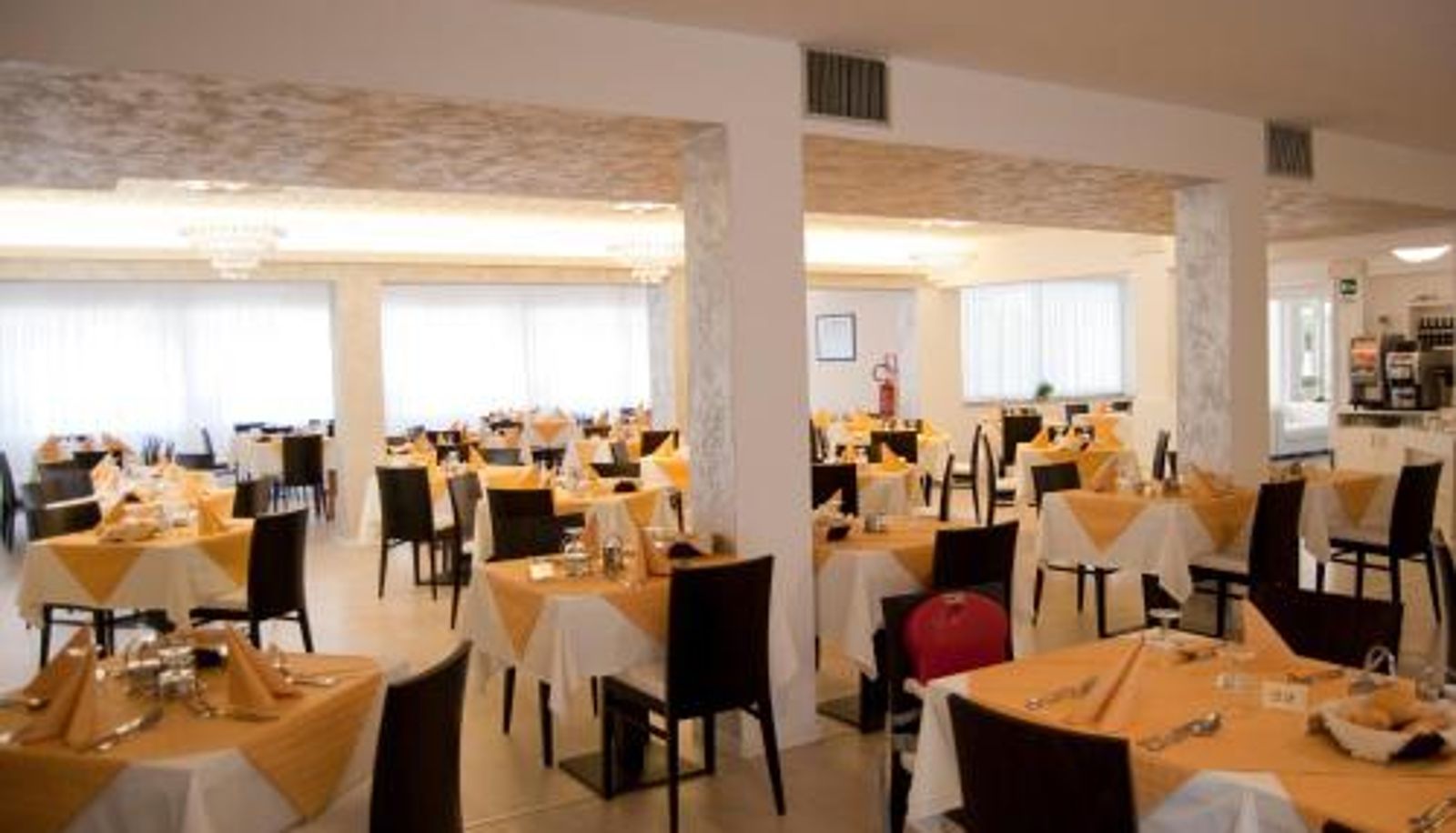 Sala de desayunos dentro del restaurante - Hotel Old River