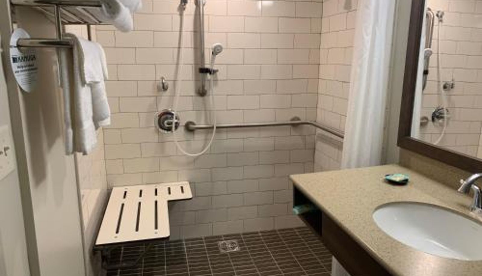 Badezimmer - Kanuga Inn & Lodging