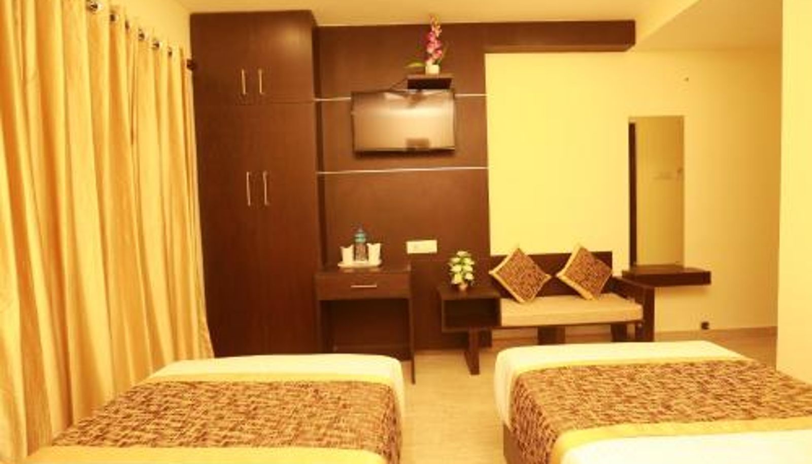 Zimmer - The Crescent Suites