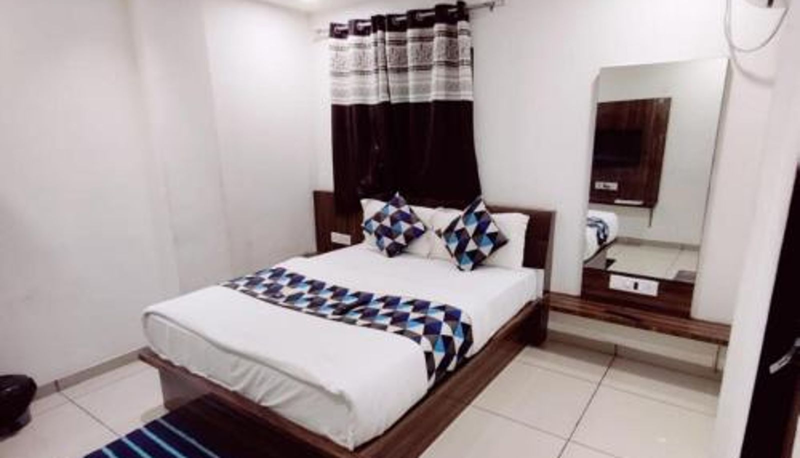 Info - Vadodara Hotel Mansarovar