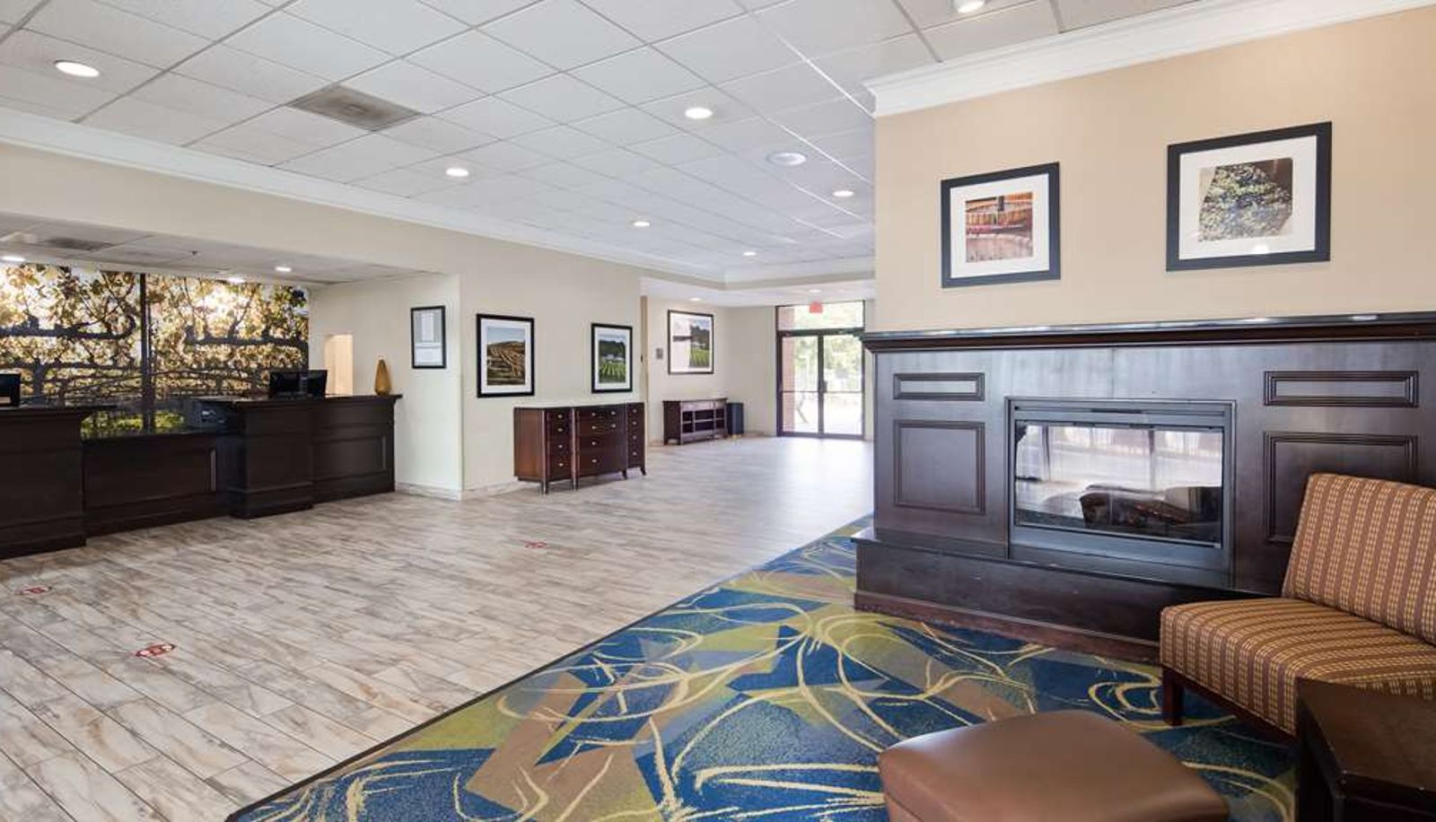 Lobby - Best Western Leesburg Hotel & Conference Center