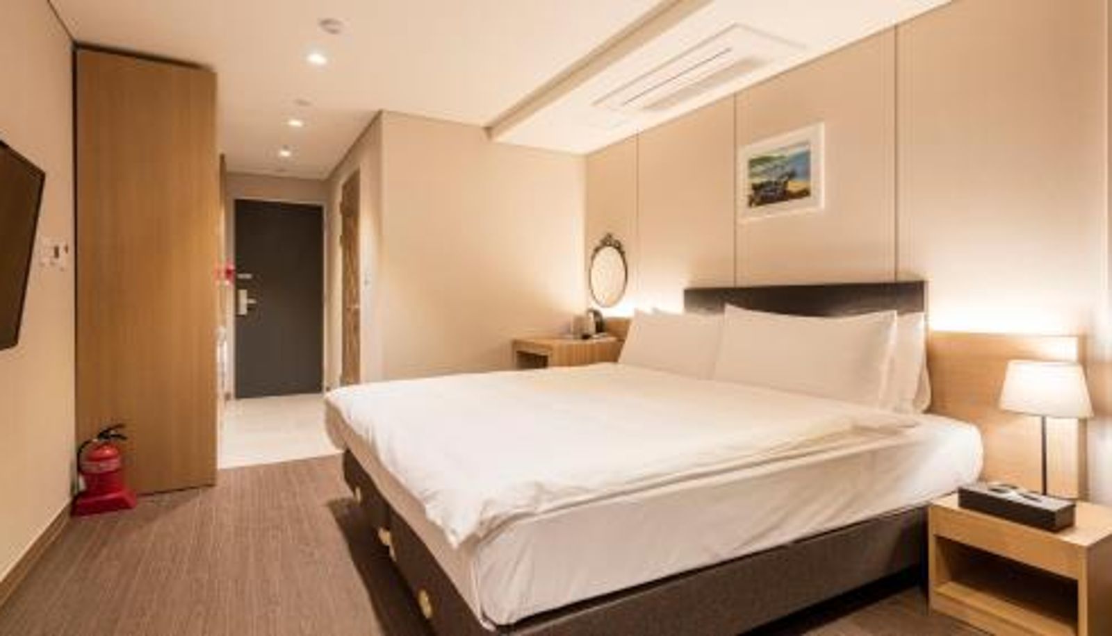Información - The First Stay Hotel