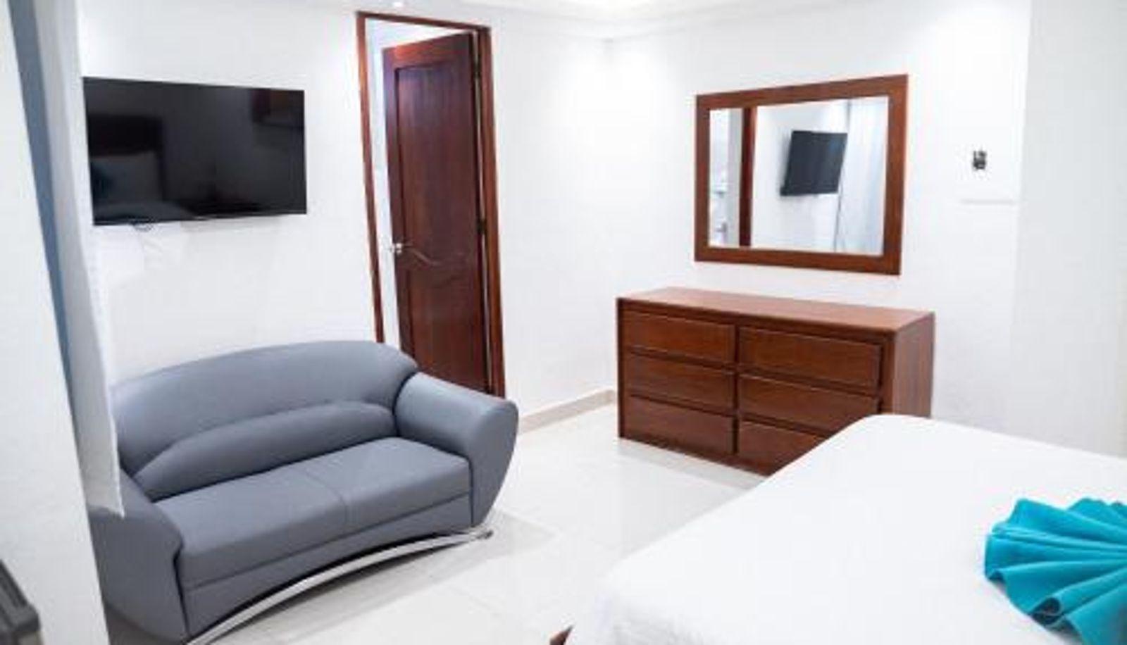 Room - Cataleya Hotel
