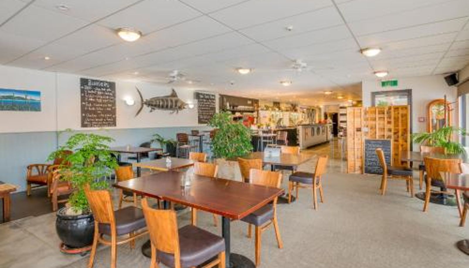Frühstücksraum innerhalb des Restaurants - Finns Paekakariki