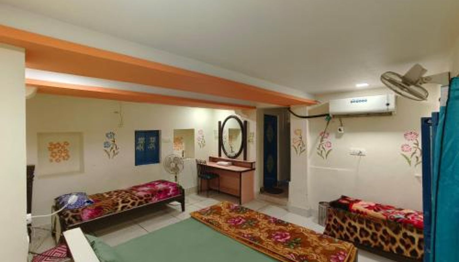 Dreibettzimmer - Shivam Guest House