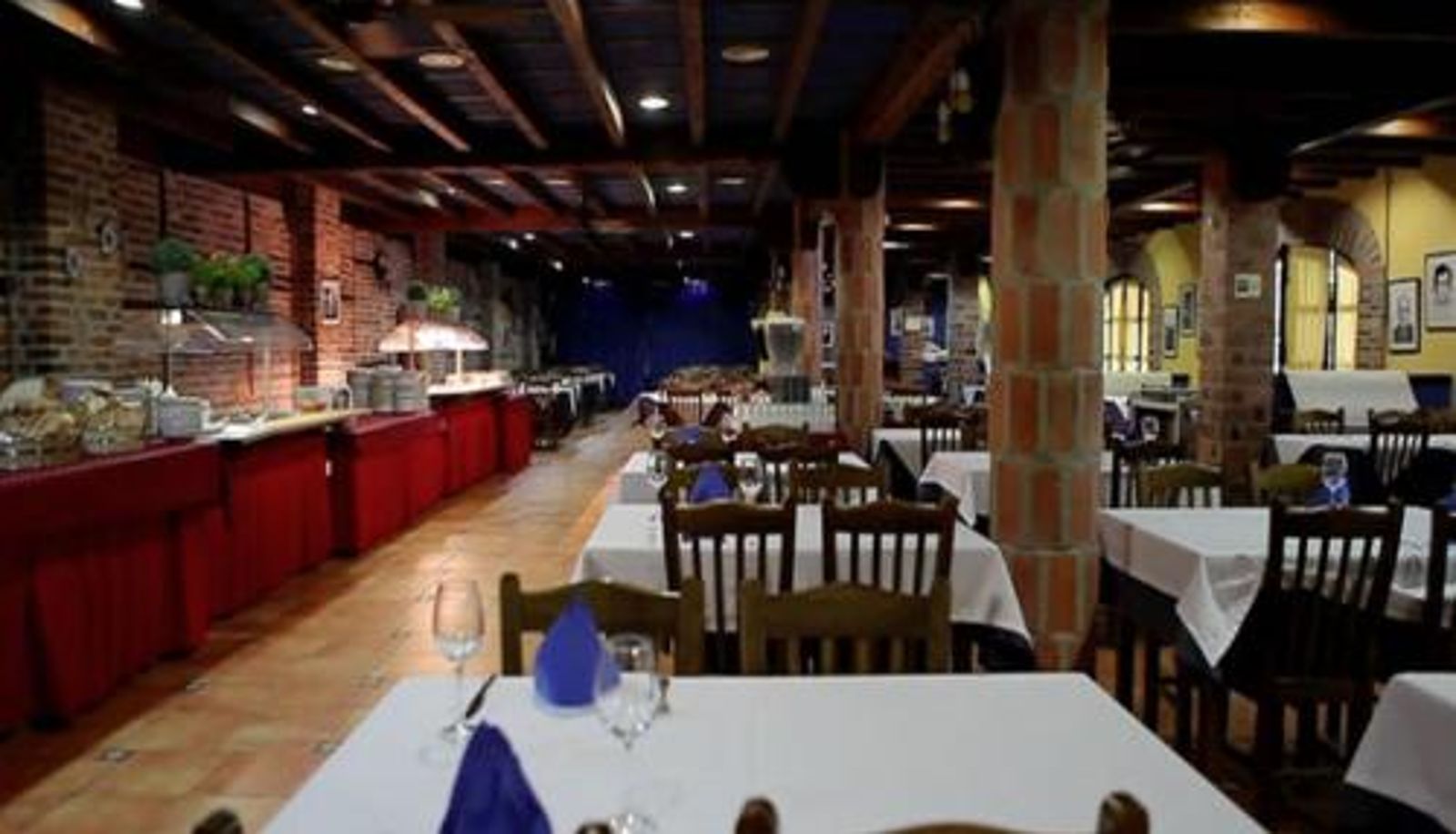 Frühstücksraum innerhalb des Restaurants - Hotel El Bricial