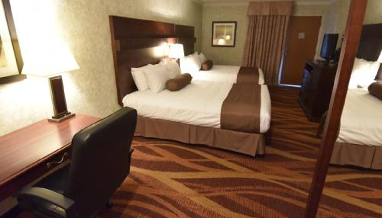 Room - Tropical Inn - North Battleford