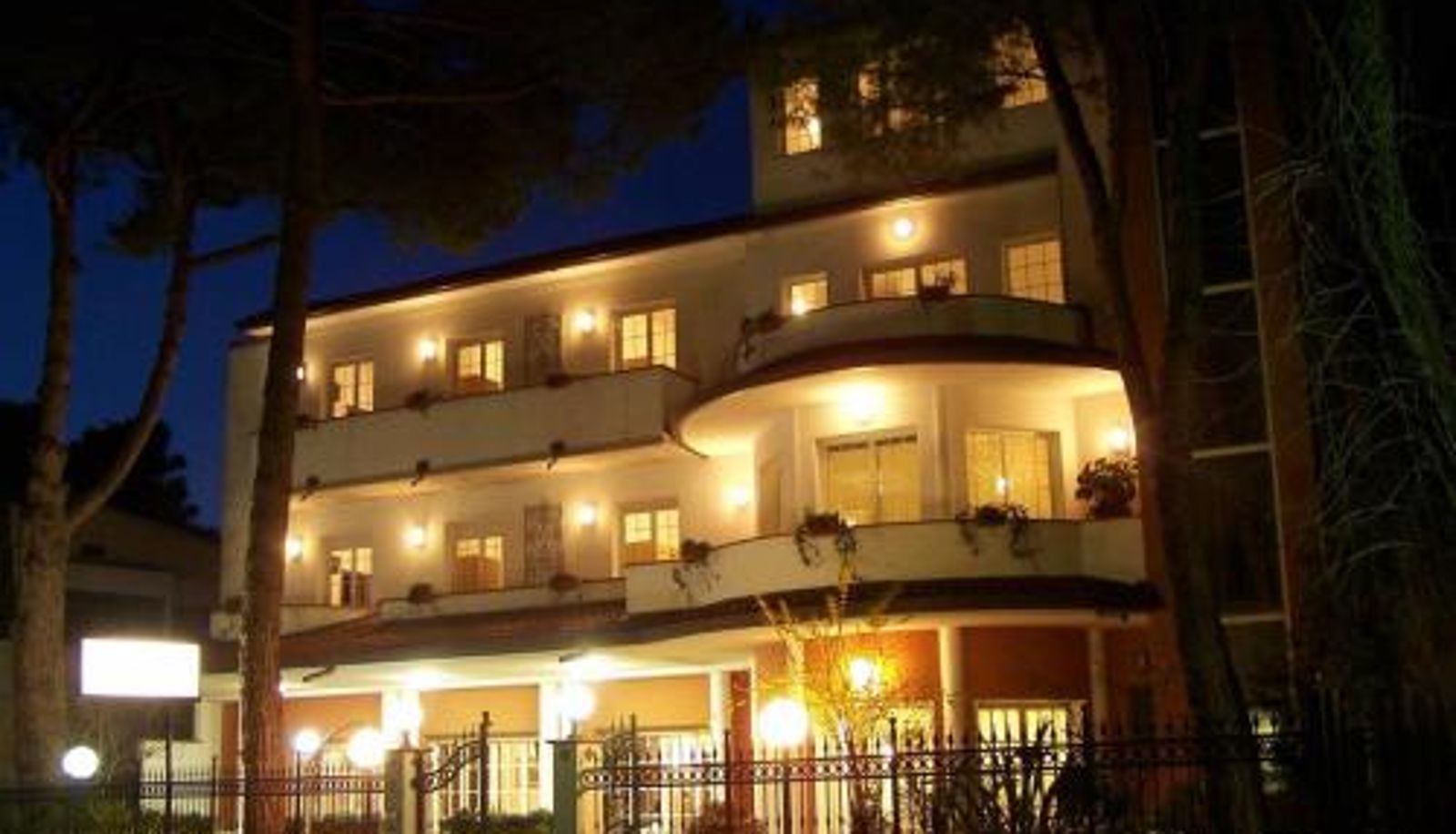 Info - Hotel Villa Pina
