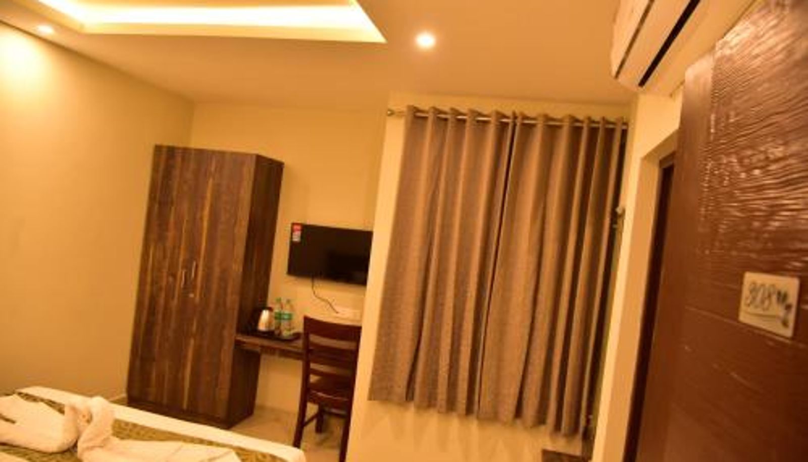 Room - Le Oak Inn