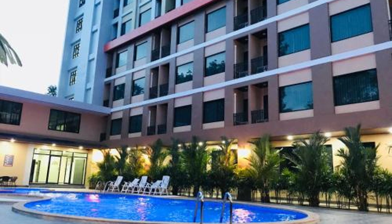 Zwembad - ATK Garden Hills