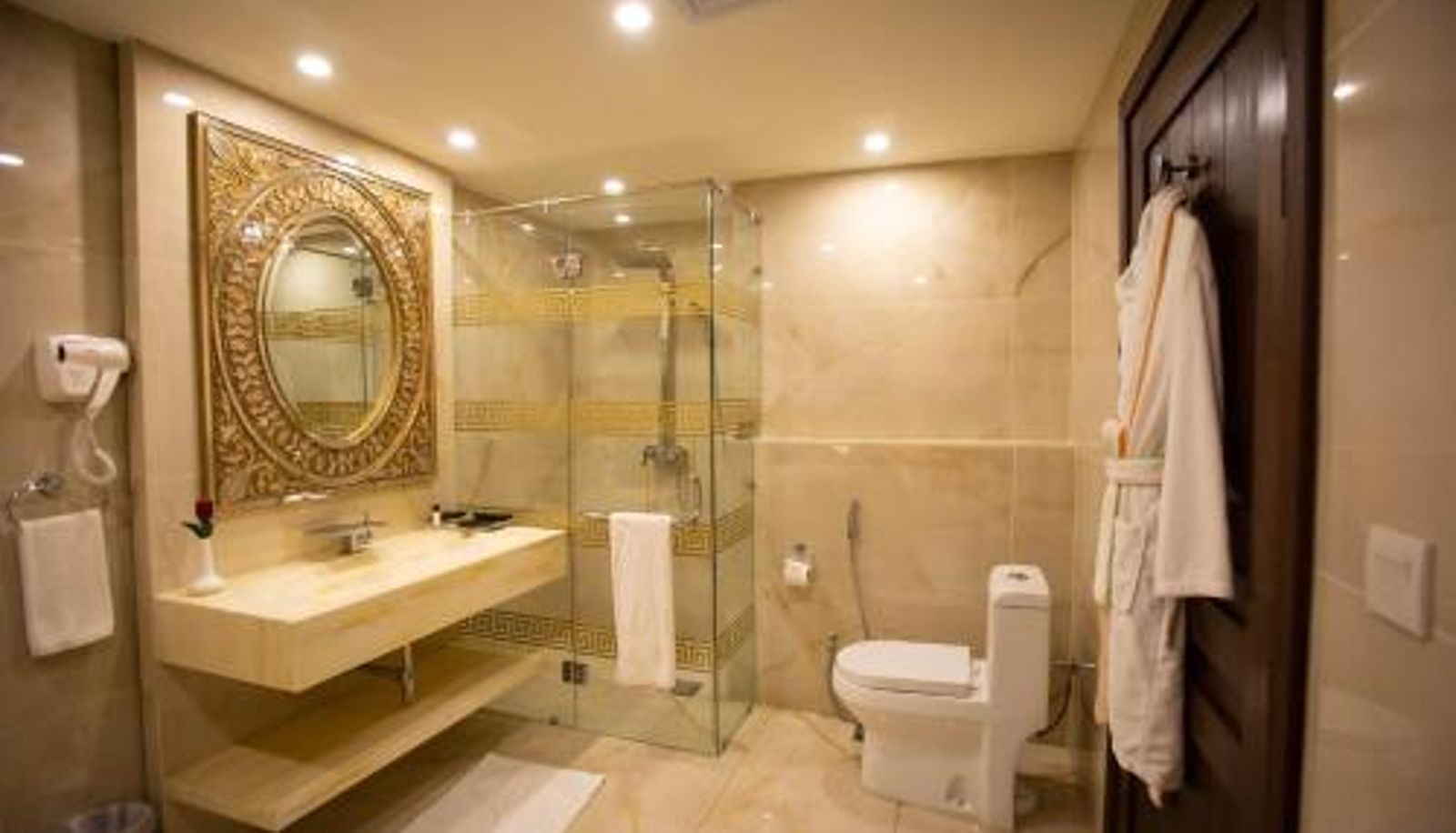 Badezimmer - Nine Tree Luxury Hotel & Suites Lahore