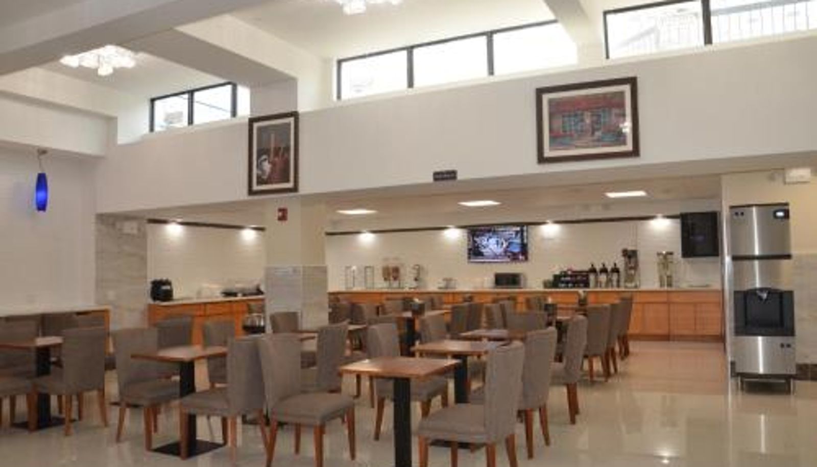 Breakfast room within the restaurant - LIC Plaza Hotel