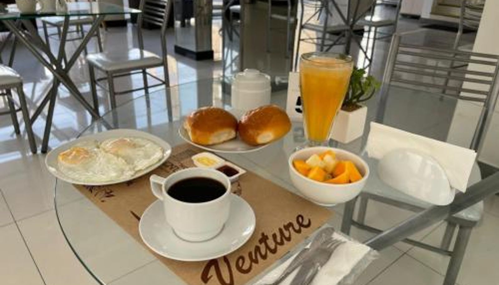 Sala de desayunos dentro del restaurante - Hotel Venture