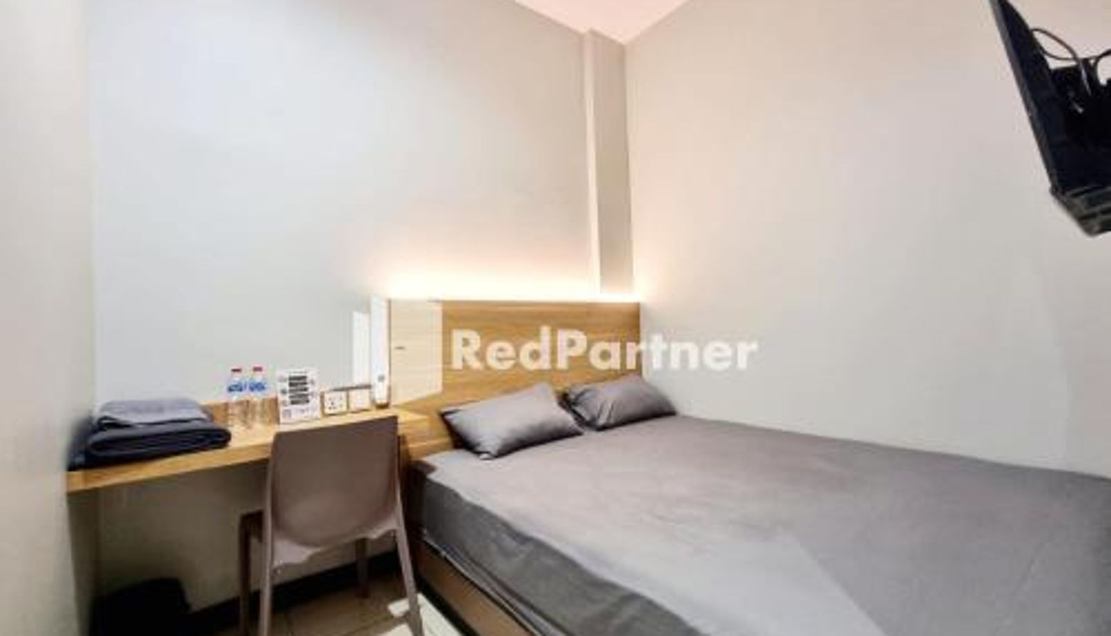 Kamer - Pandawa Guest House At Ngaliyan Square Mitra RedDoorz