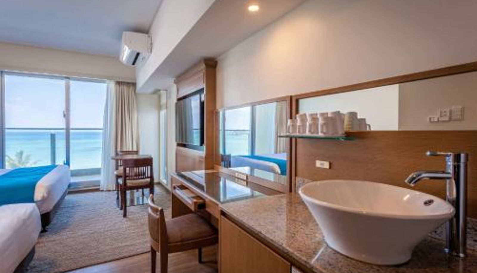 Zimmer - Kariyushi LCH. Resort