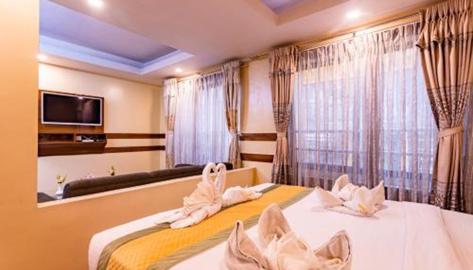 Suite - Yellow Pagoda Hotel