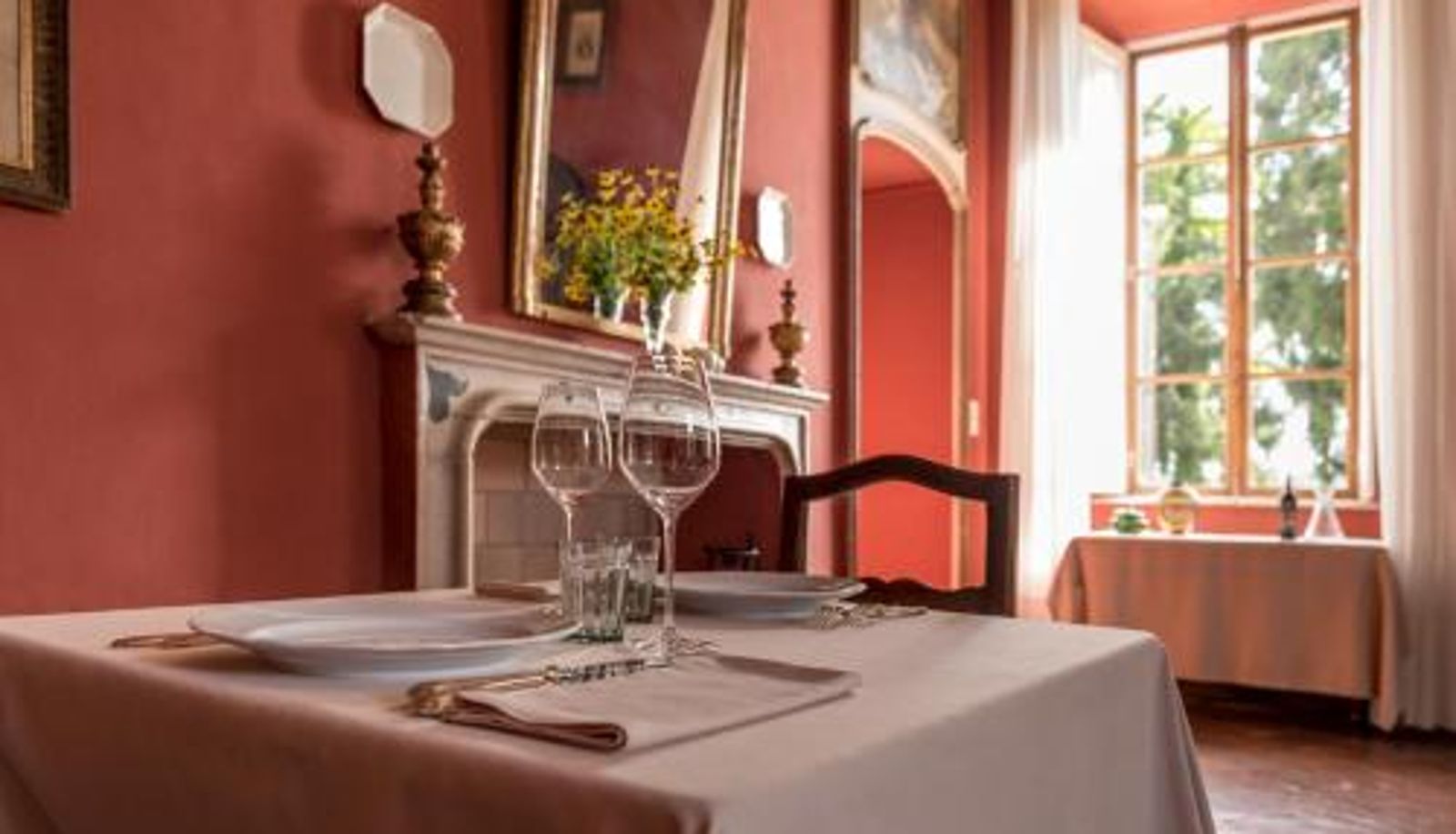 Breakfast room within the restaurant - Albergo Real Castello