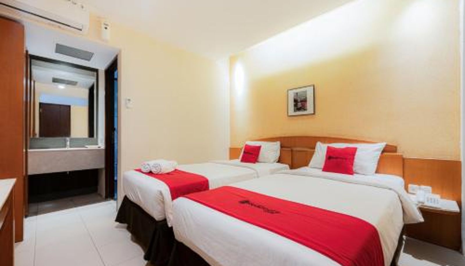 Kamer - RedDoorz Plus @ Cipaganti Street 3