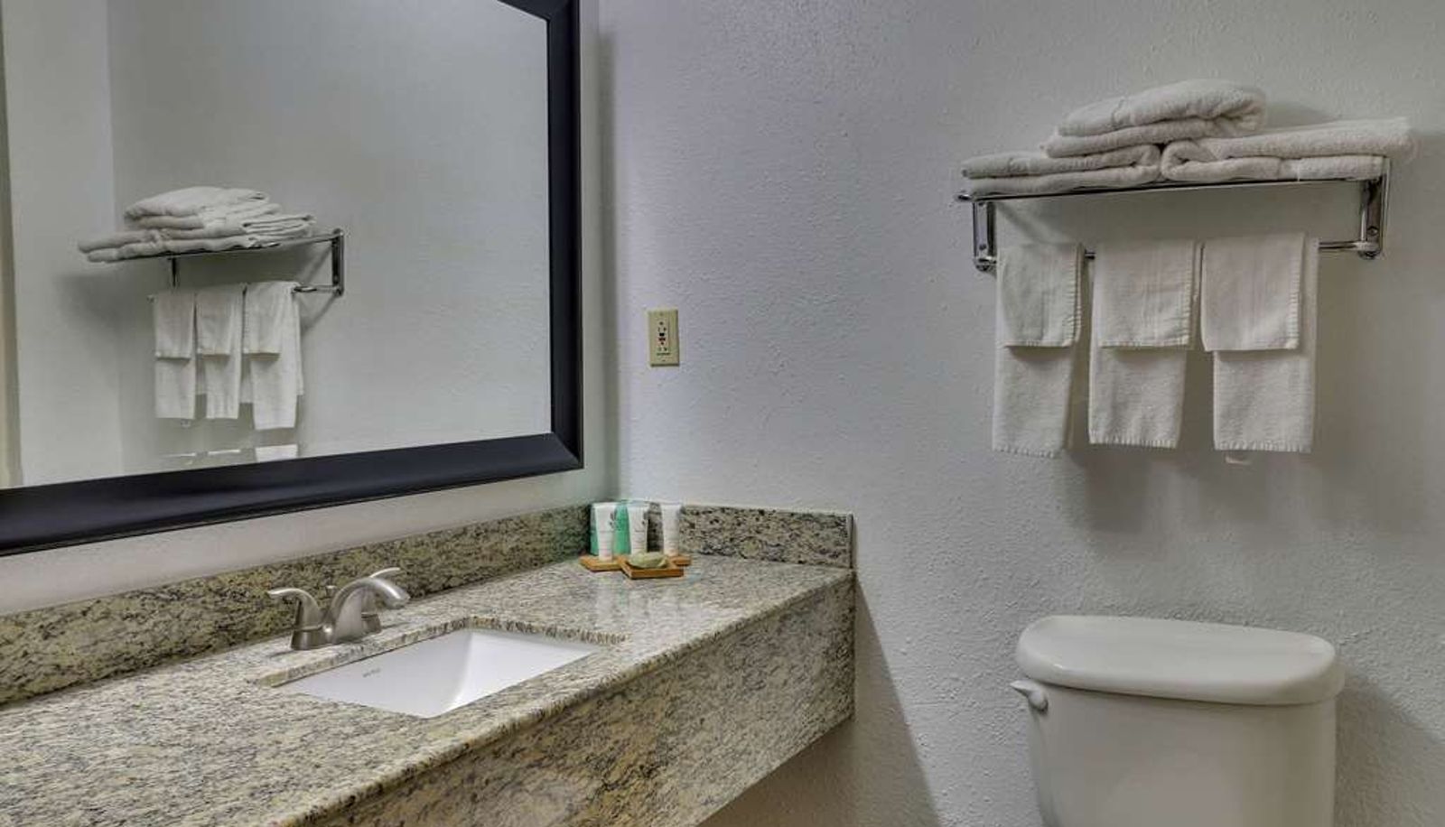 Room - Country Inn & Suites By Radisson Savannah Gateway GA