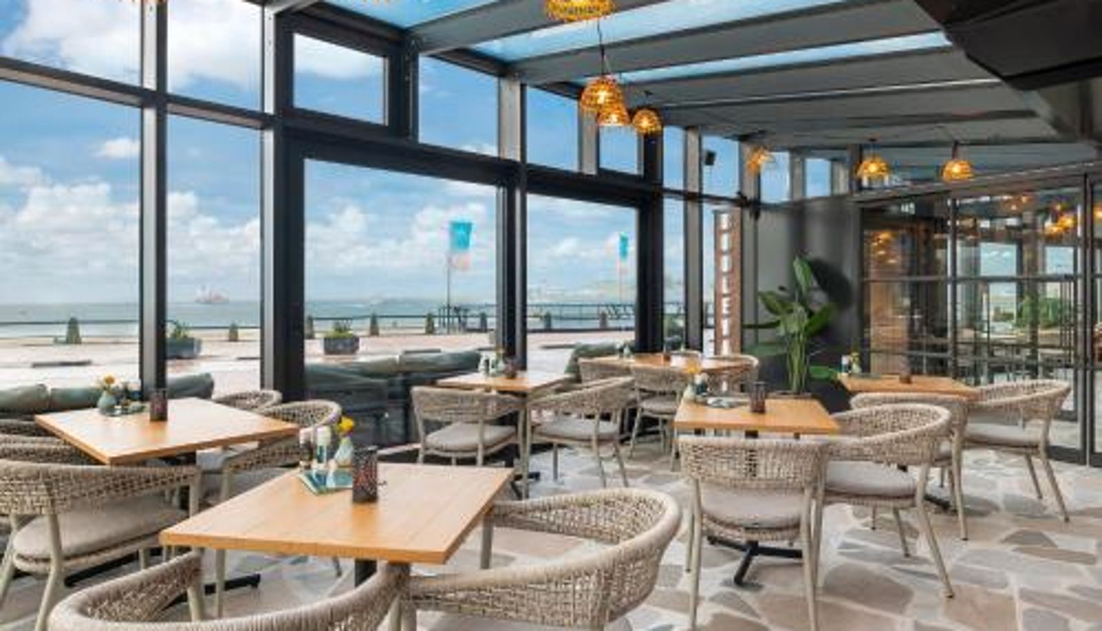 Breakfast room within the restaurant - Suites Boulevard 17