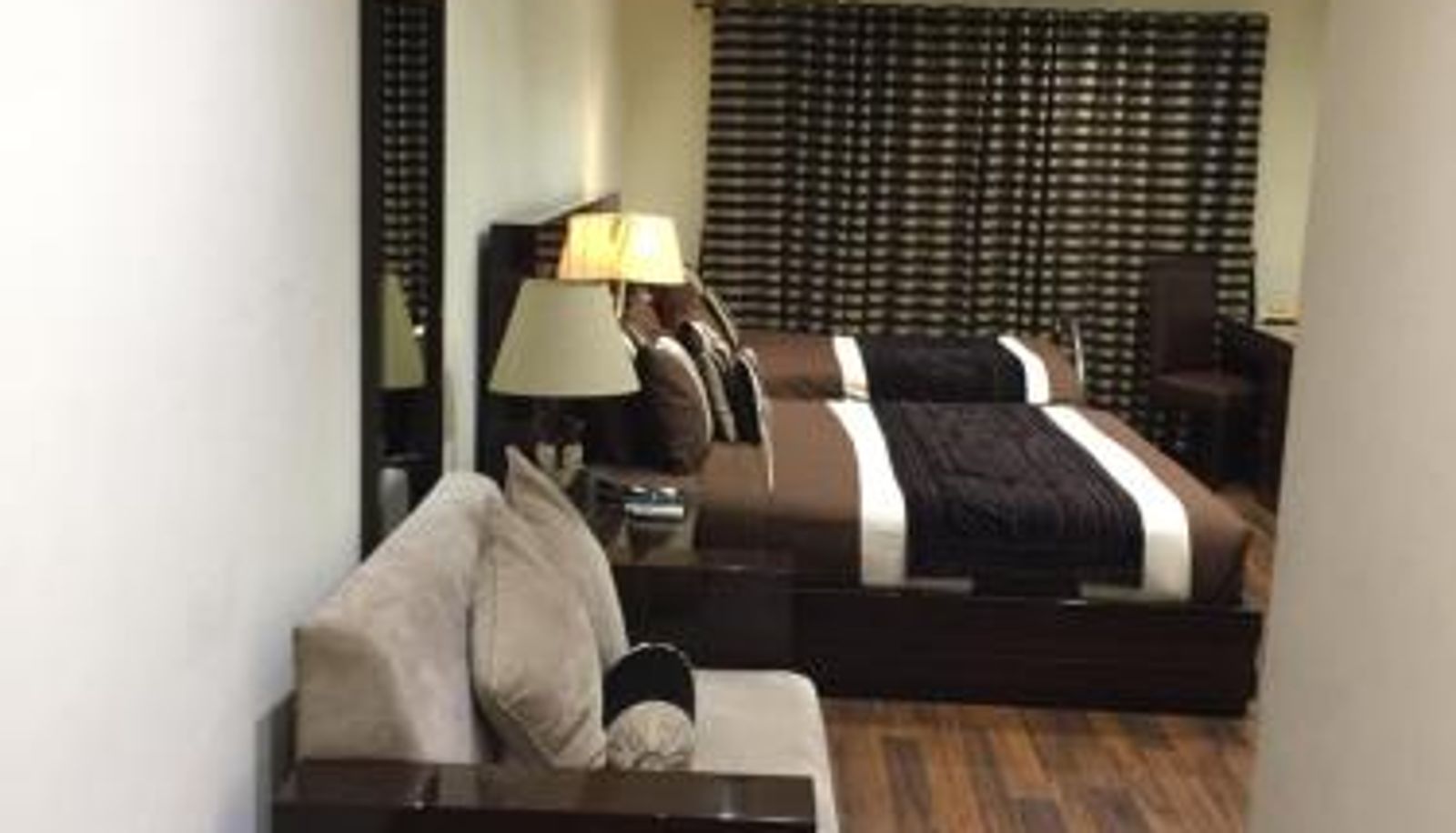 Chambre triple - Royaute Luxury Suites and Hotel Gulberg Lahore
