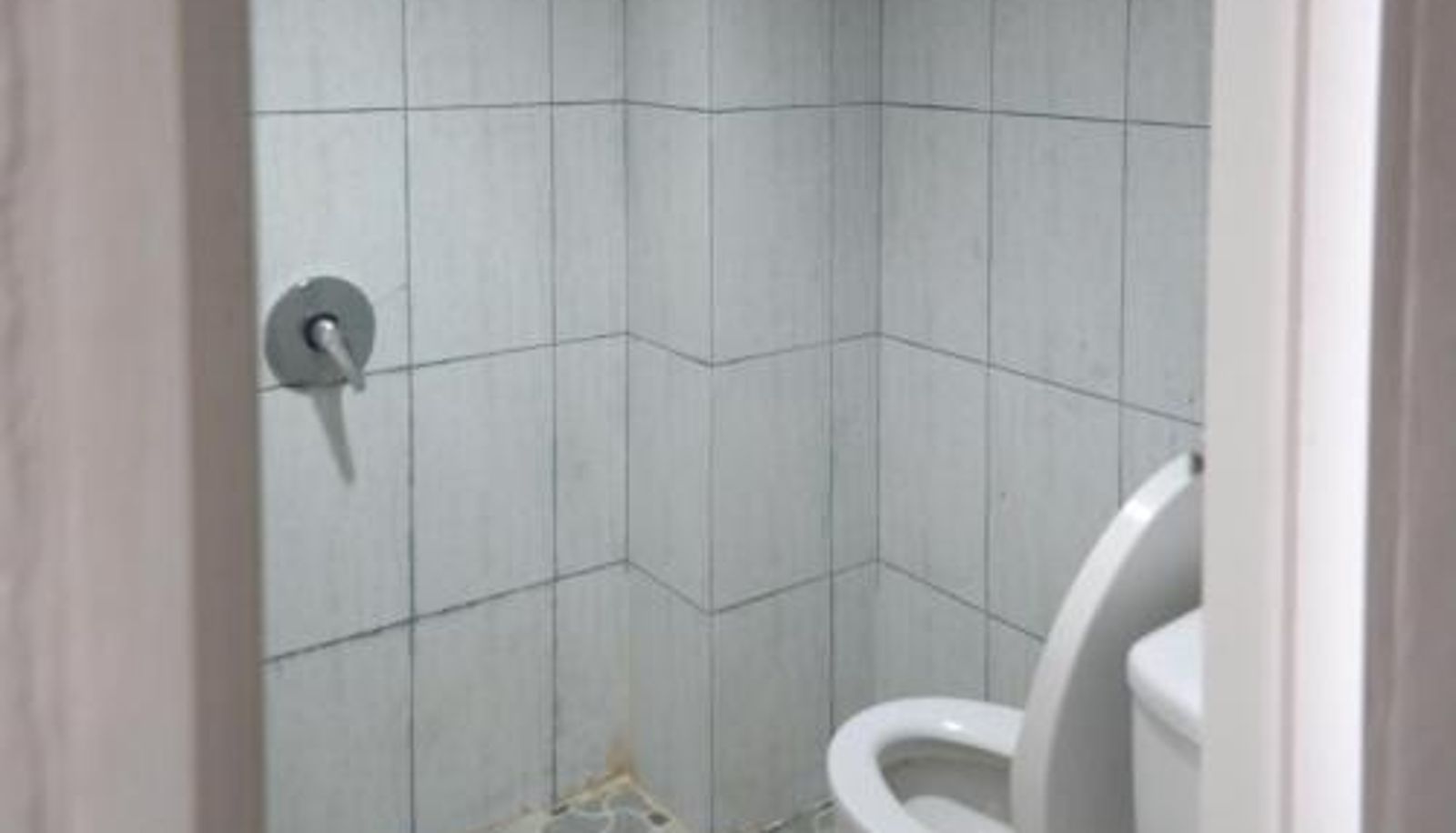 Bathroom - RedDoorz at Jalan Somba Opu Losari