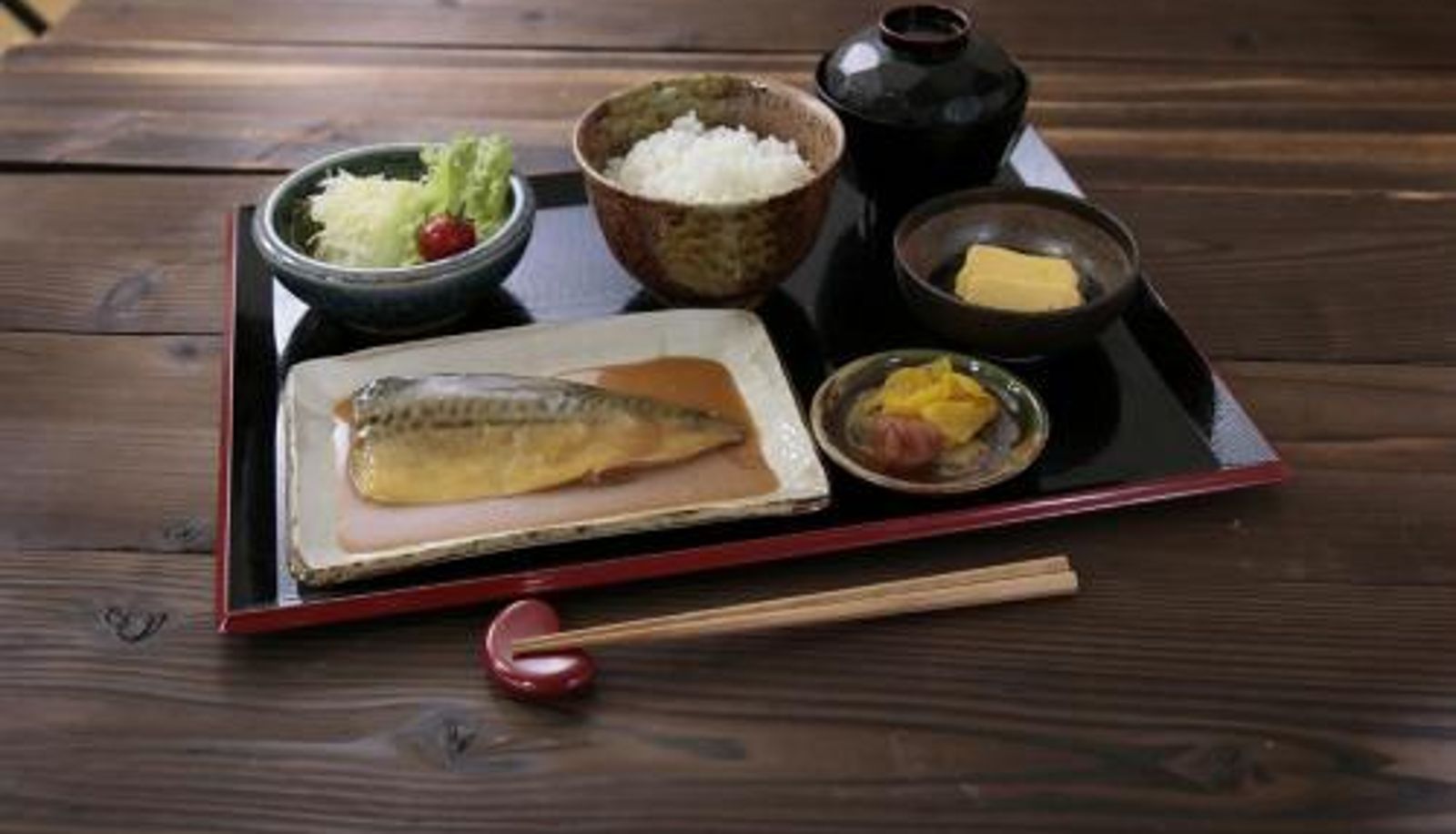 Salle de petit-déjeuner dans le restaurant - HOTEL ZEN Yokohama Hazawa