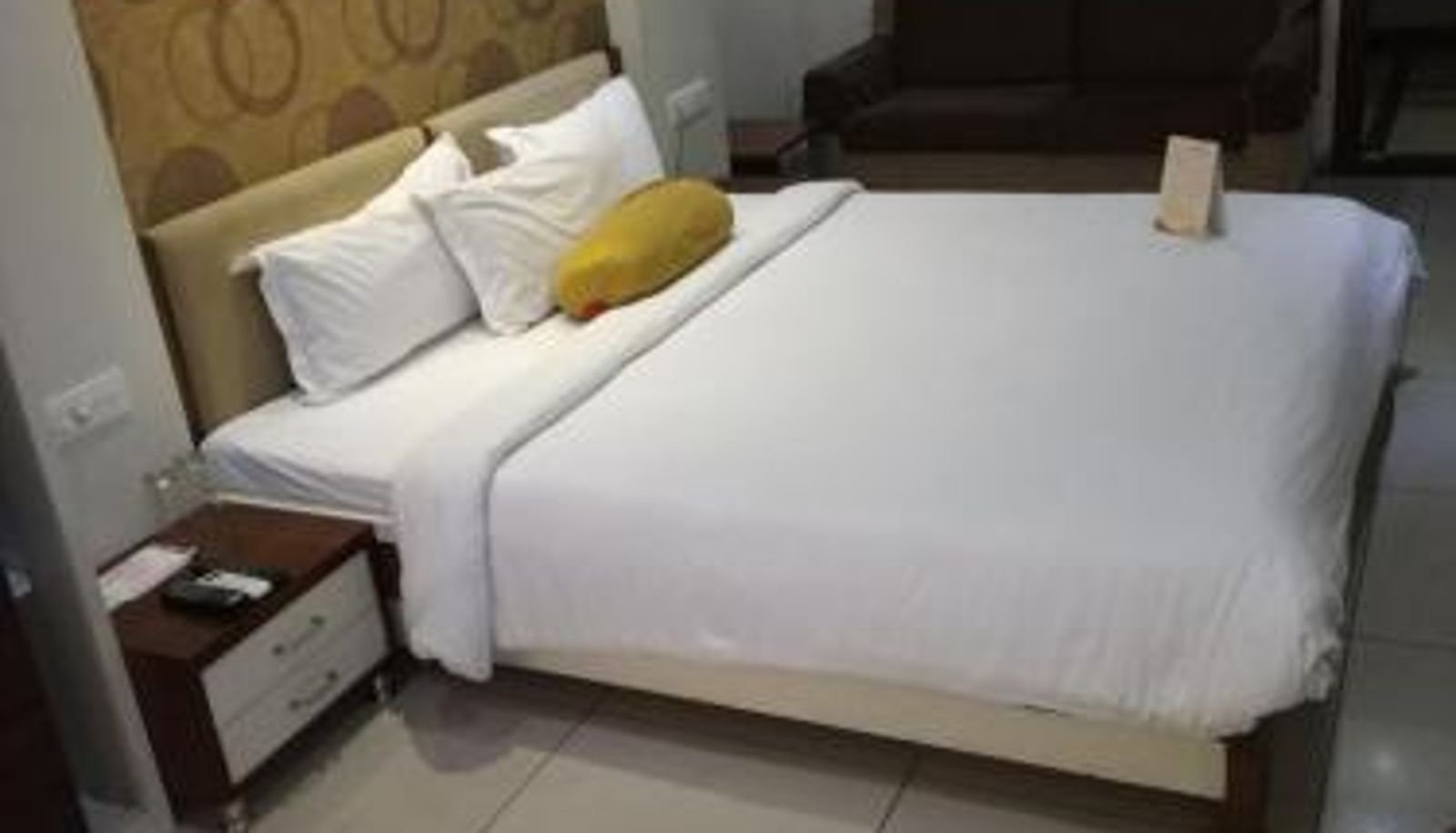 Room - Hotel Kalinga Lake View