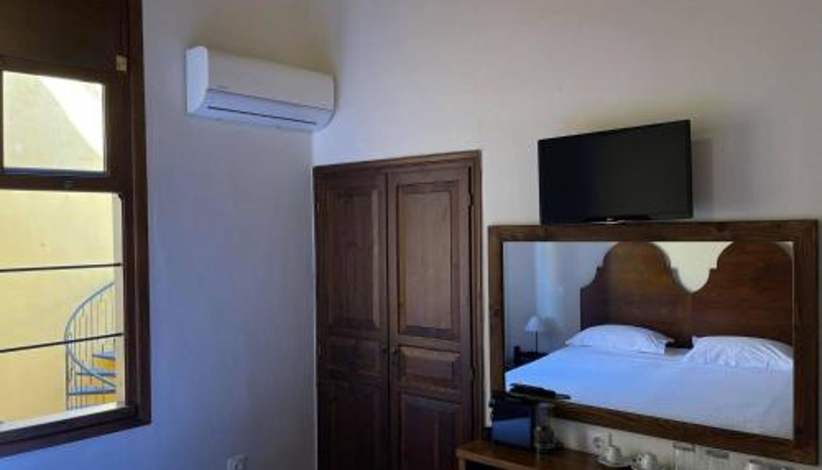 Camera - Captain Vasilis Hotel