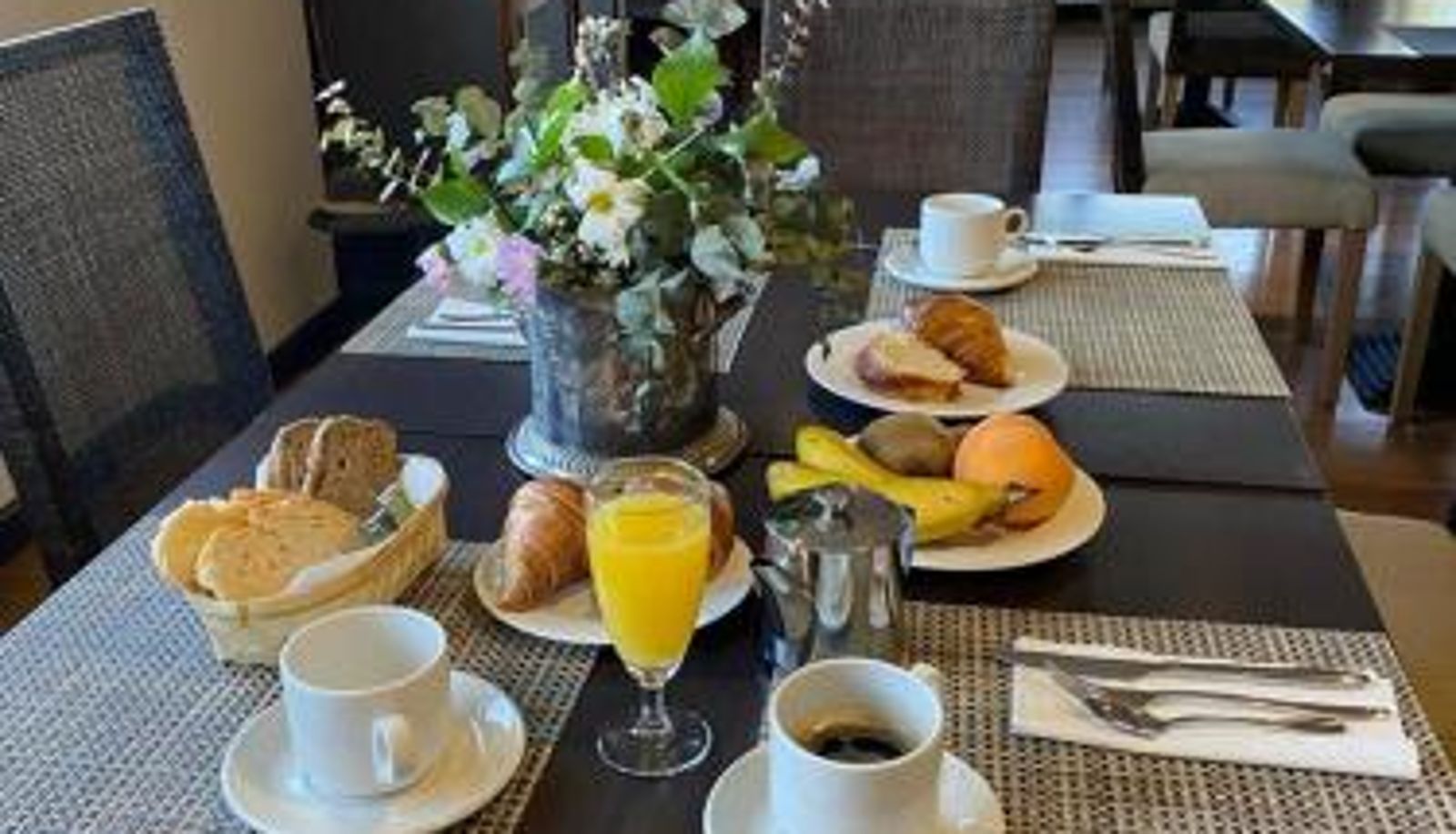 Breakfast room within the restaurant - Hotel Entredos