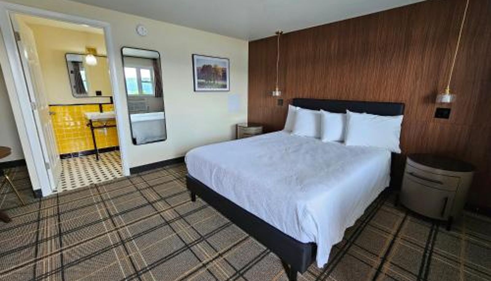 Camera - The Hotel Laurel at Seneca