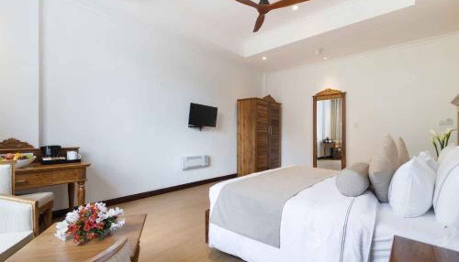 Camera - Araliya Red - Budget friendly Hotel- Where you find stunning 360 panoramic view of Nuwara Eliya