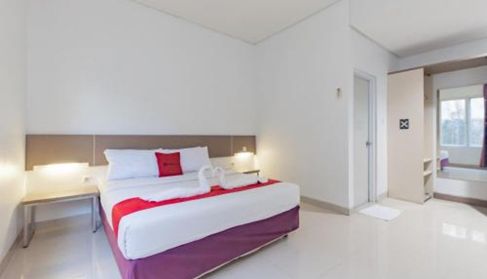 Zimmer - RedDoorz near Goa Sunyaragi