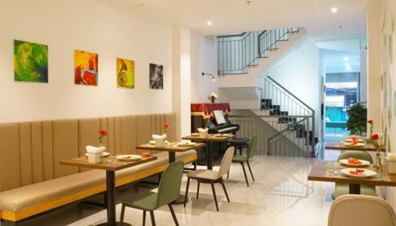 Sala śniadaniowa w restauracji - PIANO HOTEL