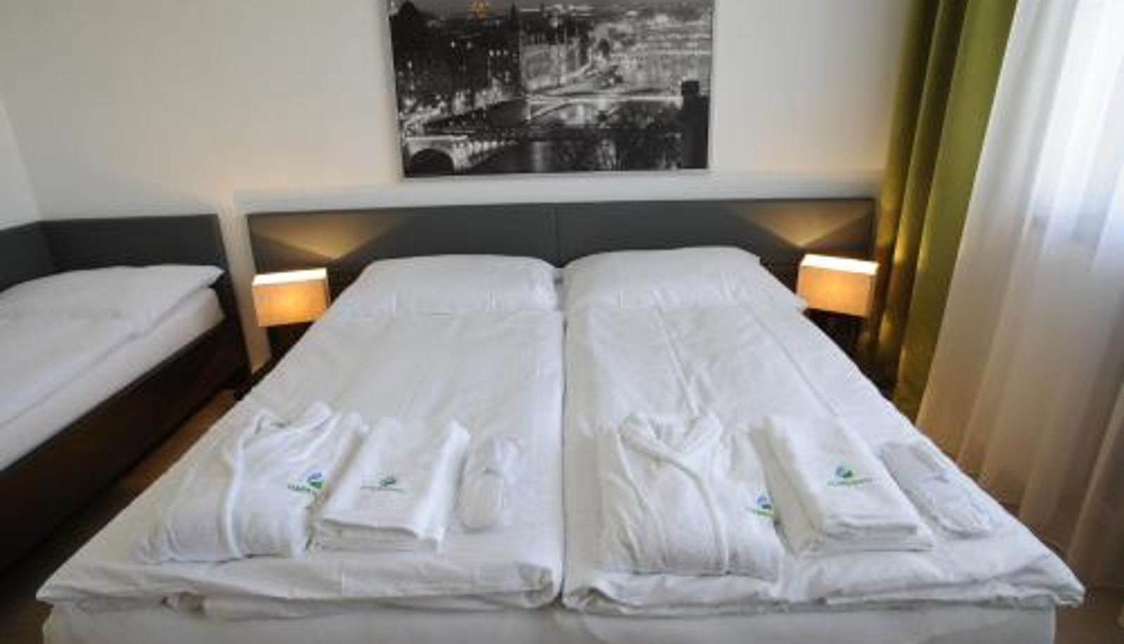 Tripla - 8km from the center  1 Hotel Harmony Medical & Wellness-Free Parking