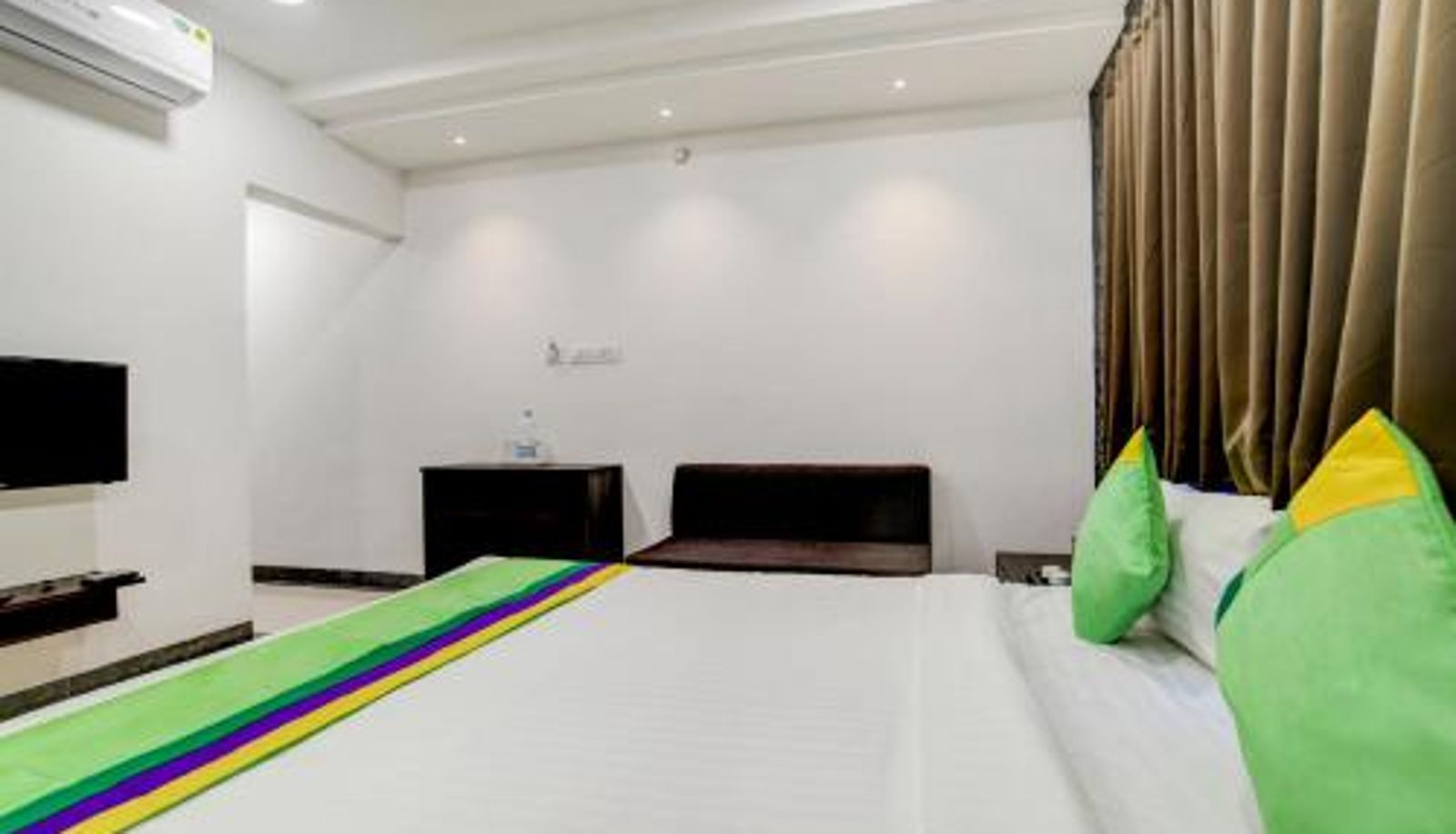 Kamer - Treebo Grand Euro Pipliyahana Square