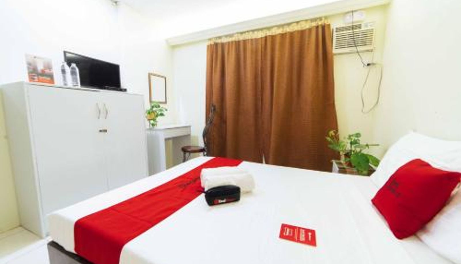 Habitación - RedDoorz @ Ledesco Avenue Lapaz Iloilo
