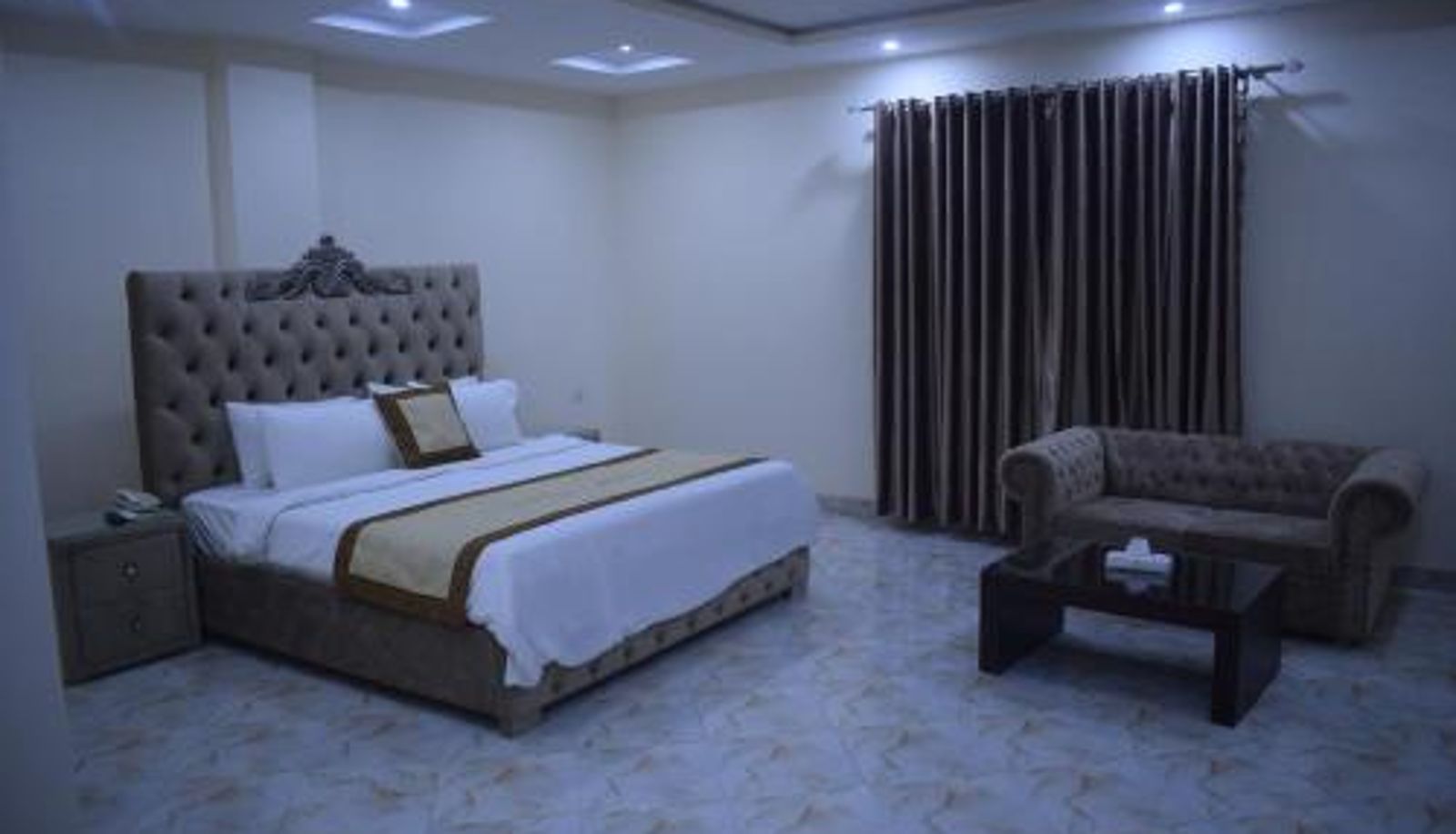 Zimmer - Grand Millennium Hotel