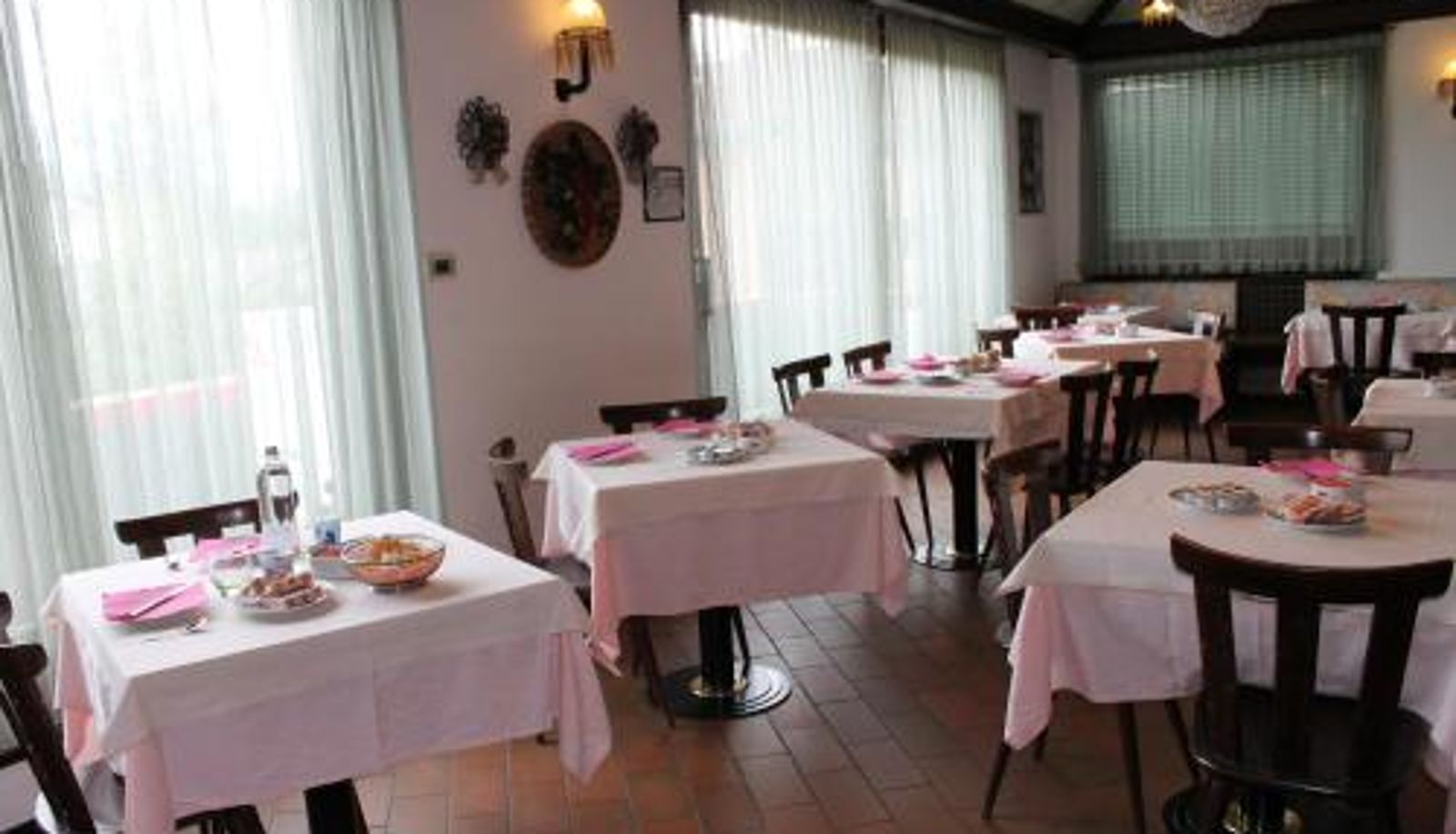 Frühstücksraum innerhalb des Restaurants - Hotel O'Scugnizzo 2