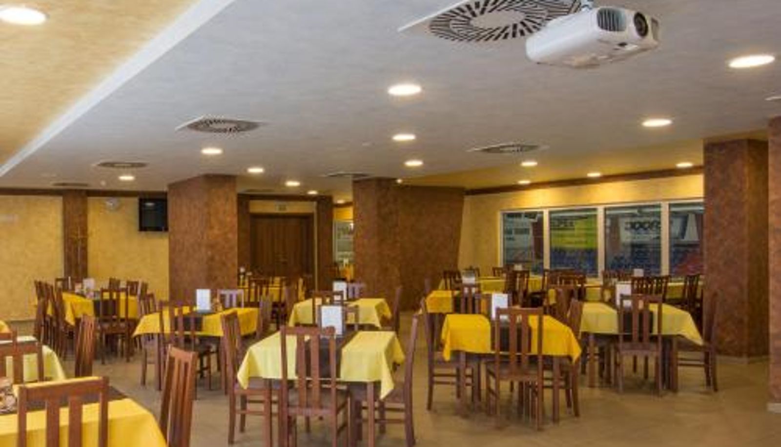 Frühstücksraum innerhalb des Restaurants - Hotel Aréna