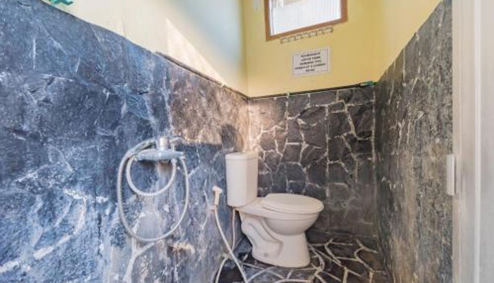 Badezimmer - RedDoorz Syariah at Bumi Eyang Enin Homestay Tasikmalaya