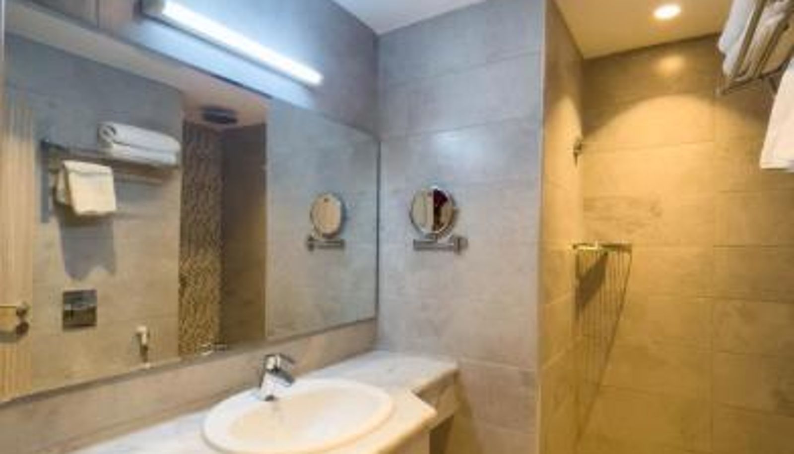 Bathroom - Dweik Hotel 2