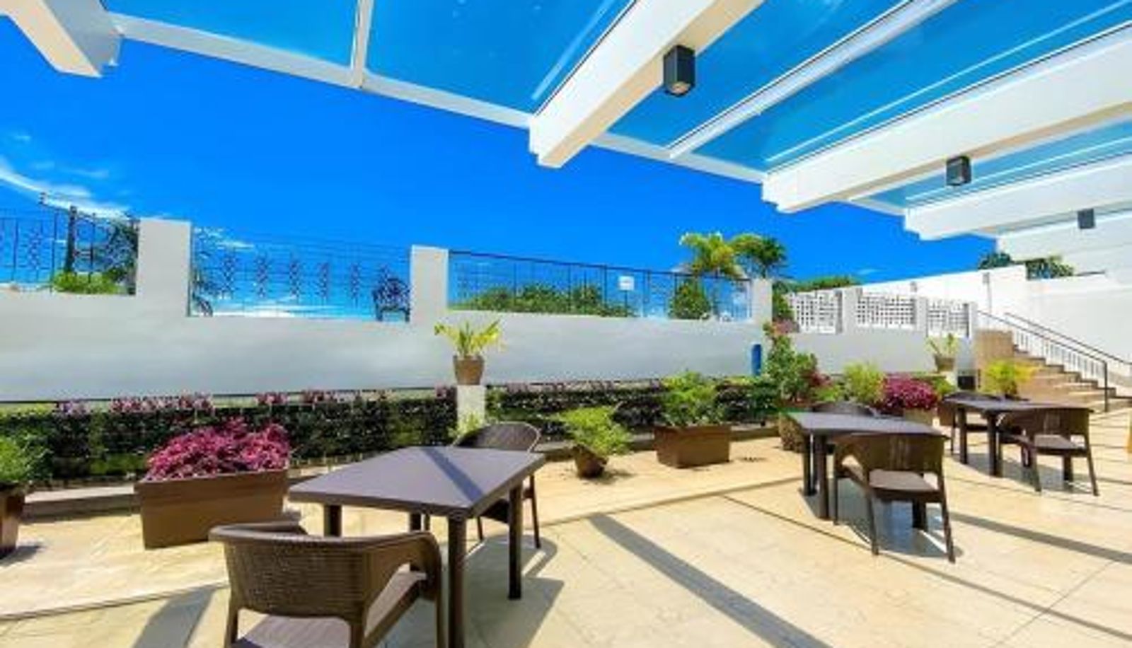 Terasse - Tagaytay Hotel SixB