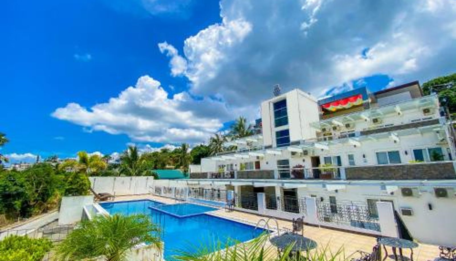 Hotel outdoor area - Tagaytay Hotel SixB
