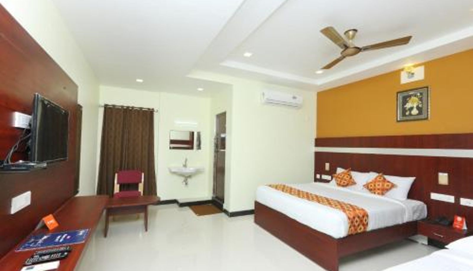 Triple room - Tirupati Hotel Ramcharan Residency