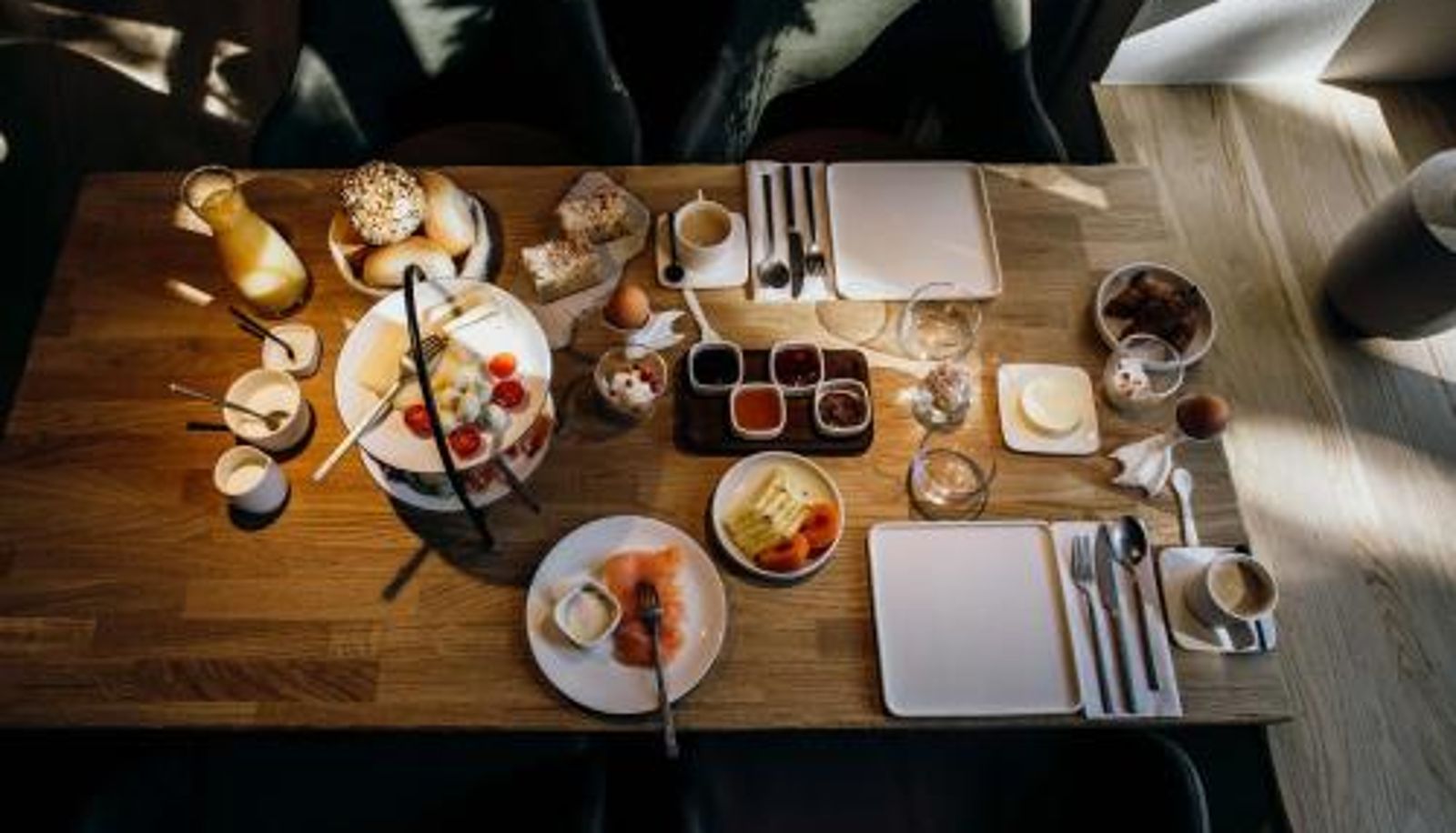 Salle de petit-déjeuner dans le restaurant - Burghotel Scharfenstein