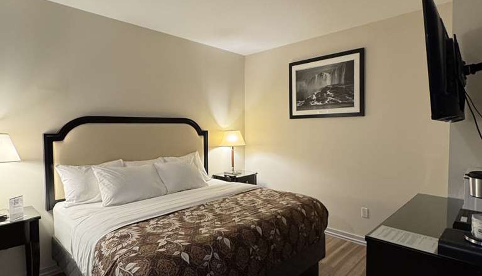 Room - Big Bird Inn Wawa SureStay Collection by Best Western