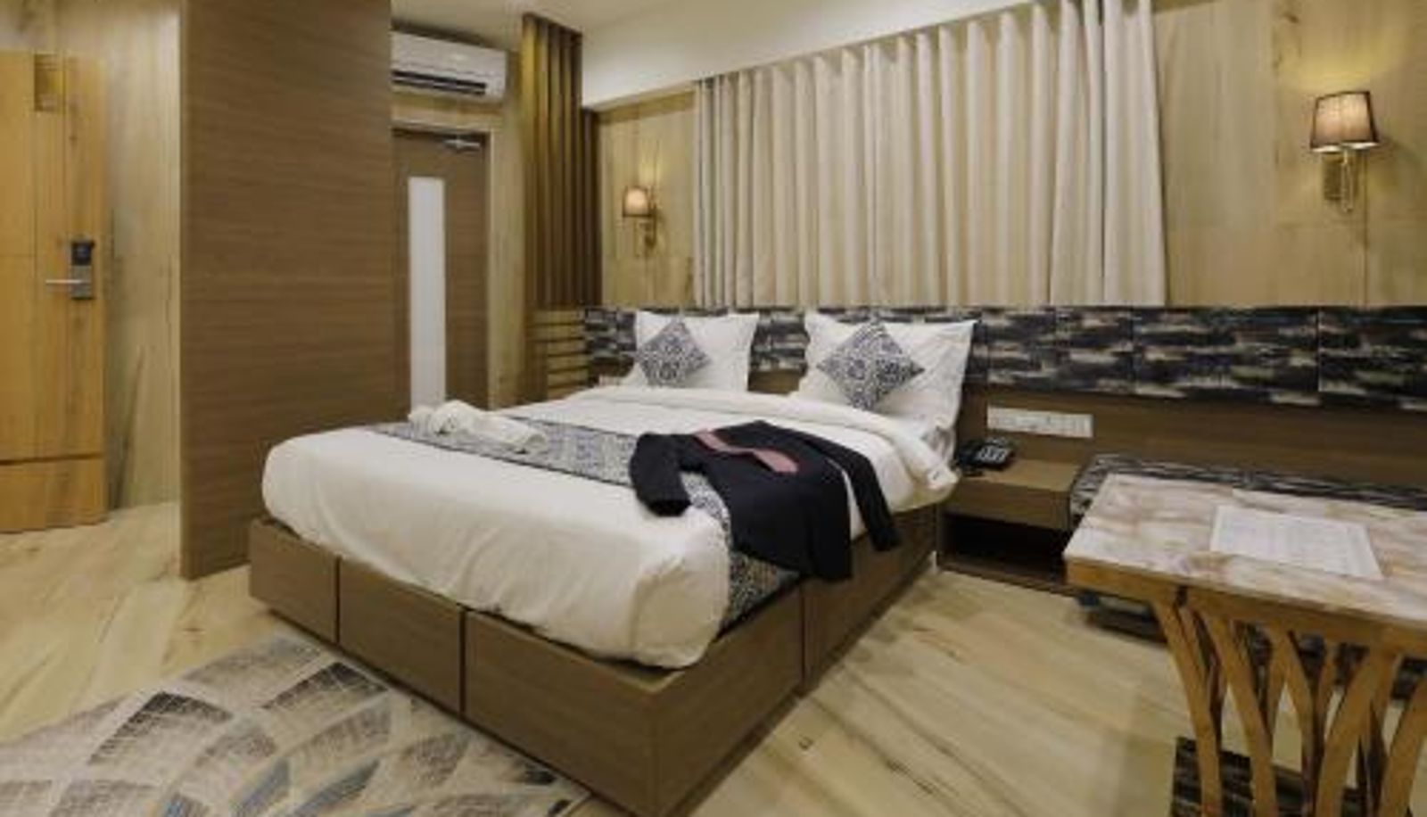 Room - Hotel Elysian Residency