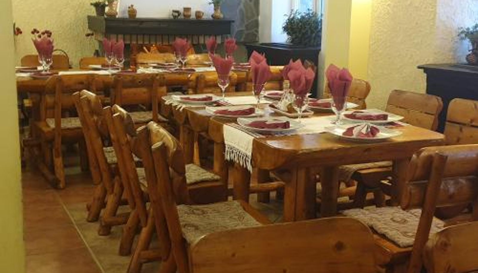 Frühstücksraum innerhalb des Restaurants - Hotel Bucegi Portile Regatului