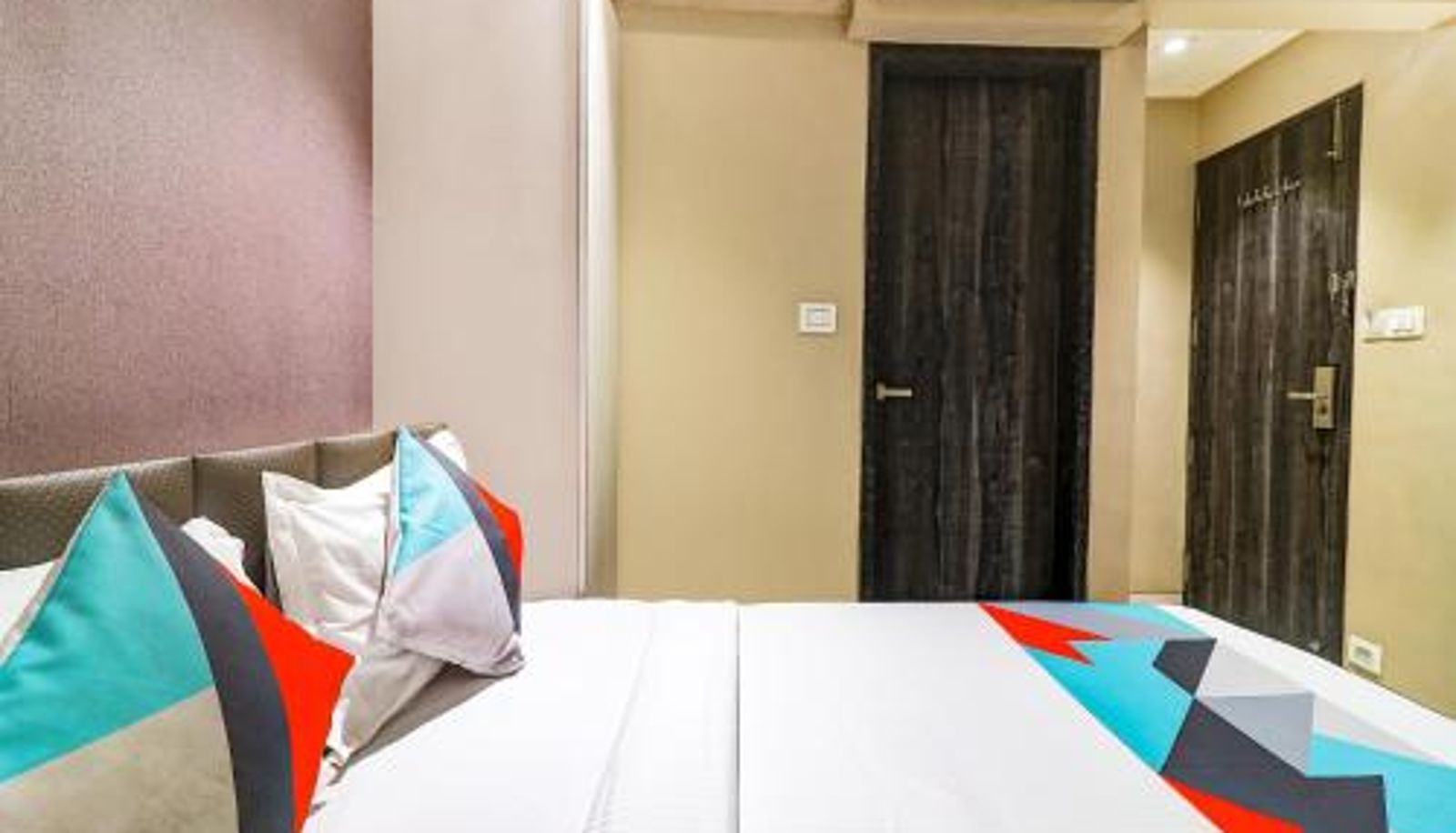 Zimmer - FabHotel Grand Heritage - Nr BKC